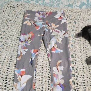 Athleta Grey Floral Active Leggings
